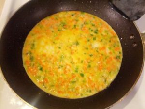 pomestite-ingredientyi-na-skovorodu